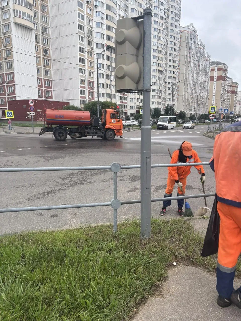 Более 90 единиц техники задействовано на уборке дорог в Люберцах ежедневно