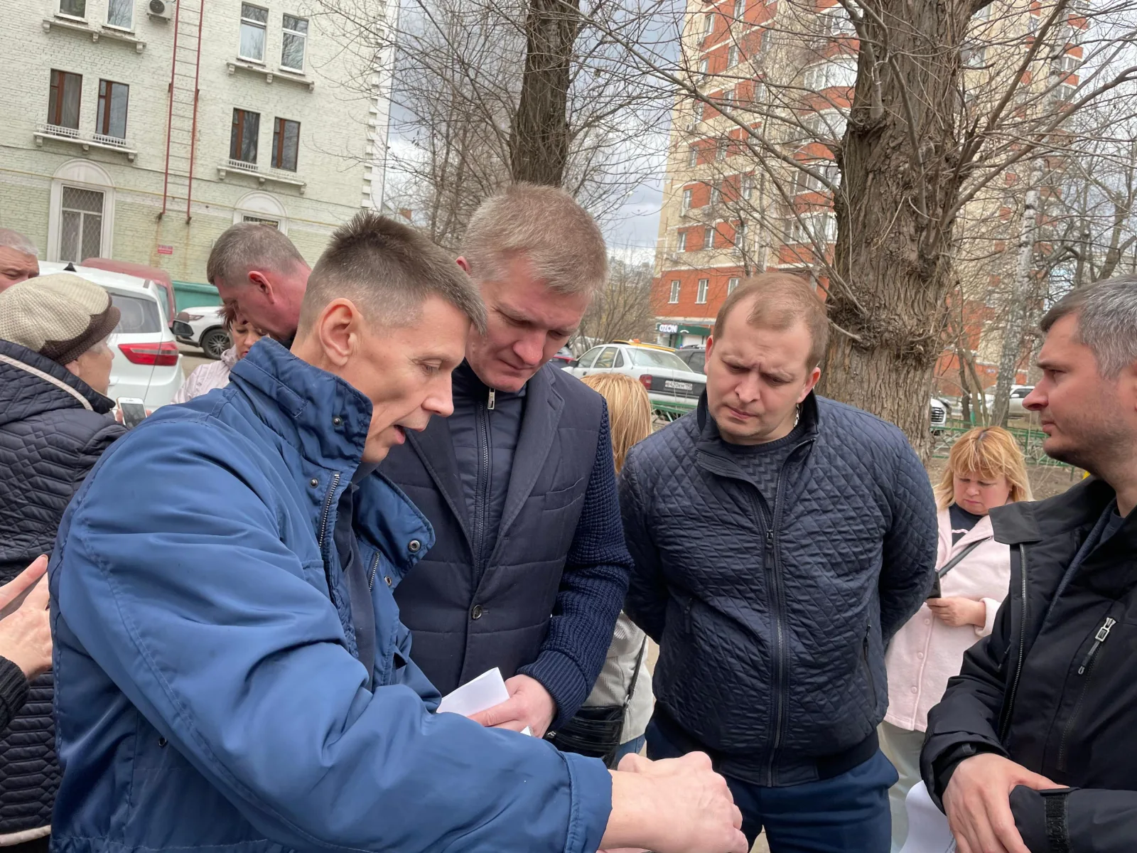 Дмитрий Дениско обсудил с жителями Люберец вопросы содержания жилого дома