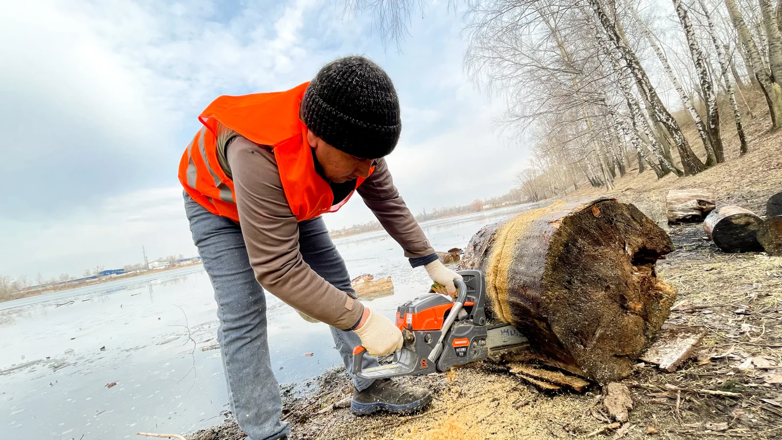 Жителей Люберец приглашают поучаствовать в акции по очистке водоема 12 апреля