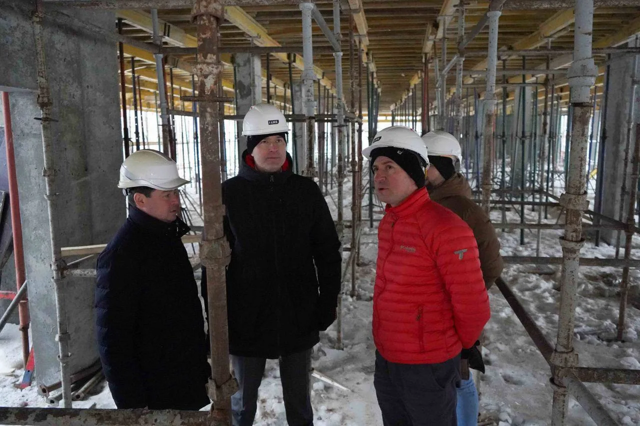 Владимир Волков проинспектировал ход работ по возведению новой школы в поселке Люберец