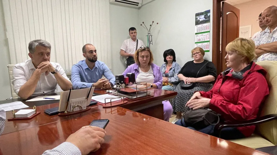 Депутат Люберец во время встречи ответил на вопросы жителей, касающихся ЖКХ