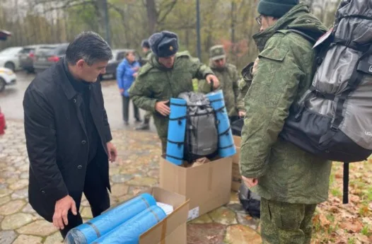 Партийцы Люберец посетили военную часть и передали гуманитарную помощь мобилизованным