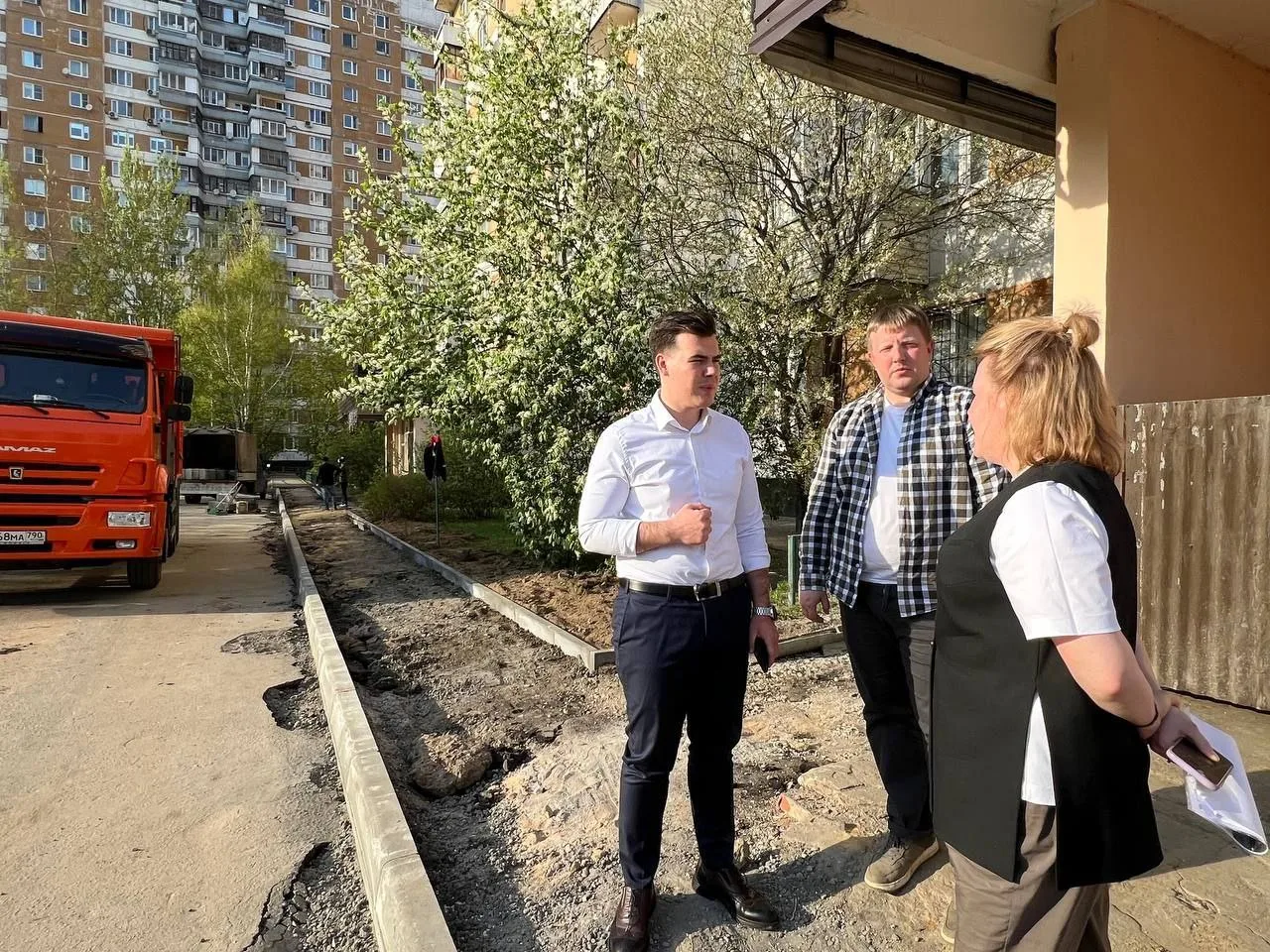 Комплексное благоустройство двора началось в поселке Люберец