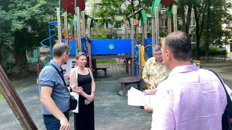 Вячеслав Калинин обсудил с жителями изменения парковых зон в Люберцах