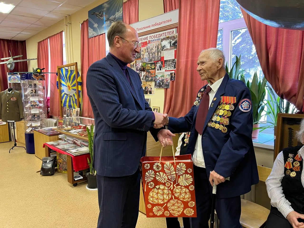 Игорь Коханый поздравил в преддверии Дня защитника Отечества  фронтовика из Люберец