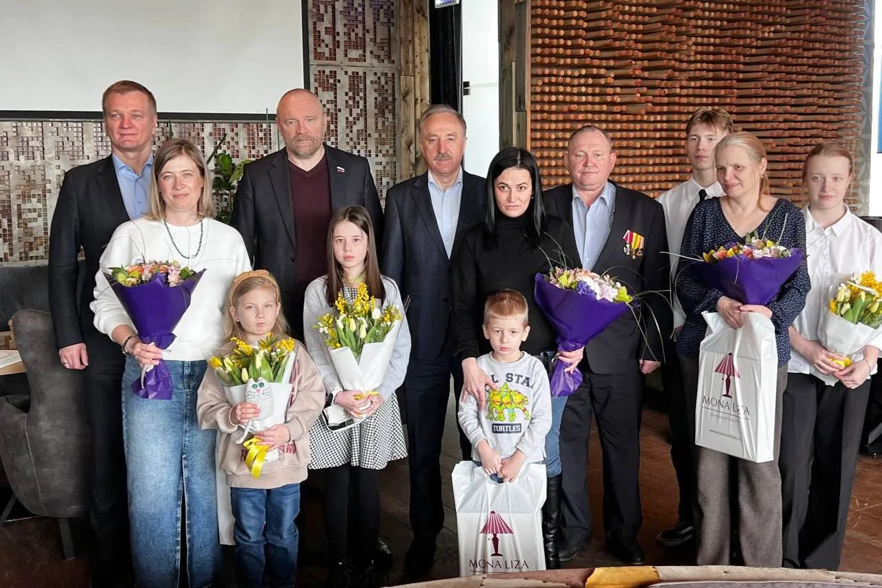 Владимир Ружицкий поздравил жен люберецких военнослужащих с 8 Марта