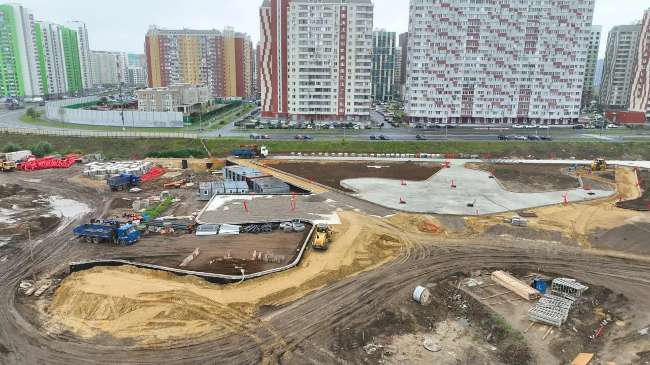 В парке «Дружба» у озера Чёрное в Люберцах приступили к обустройству оснований под детские площадки