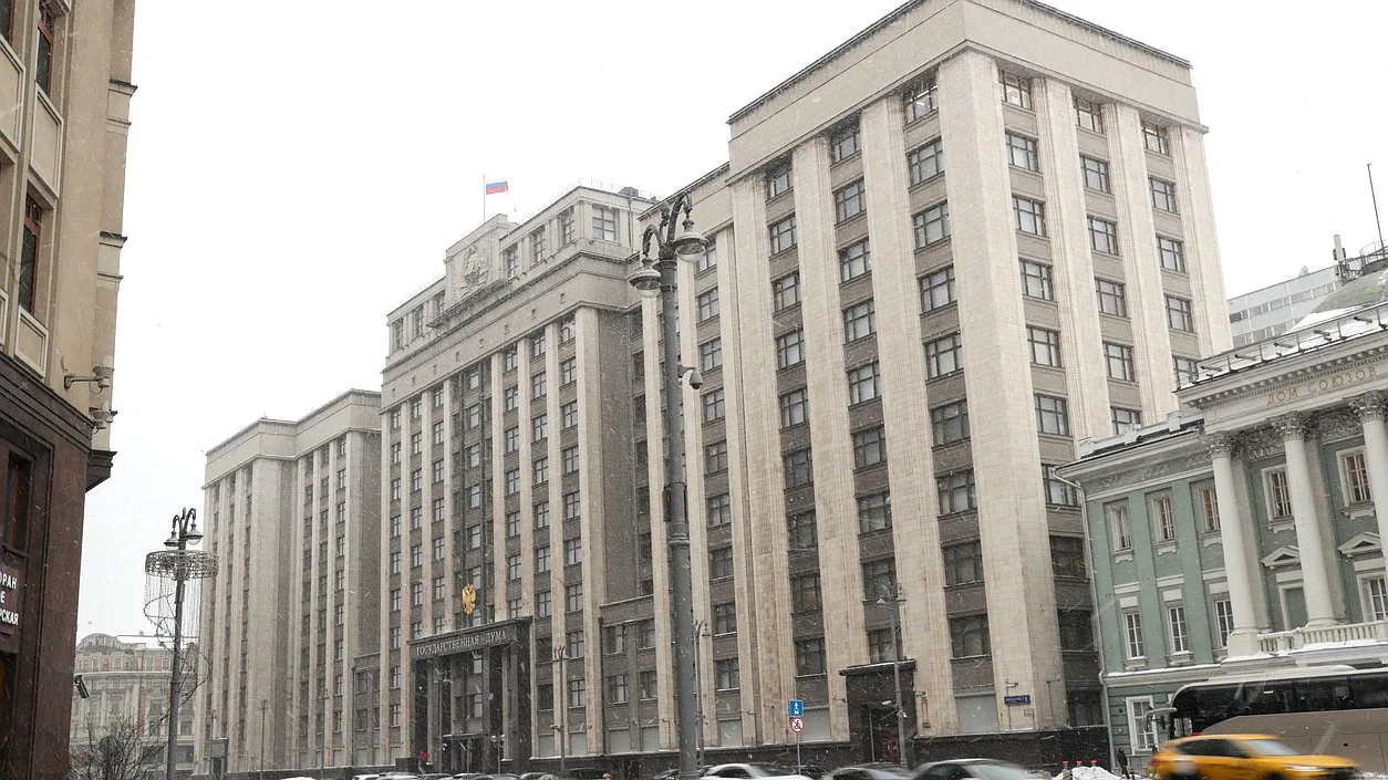 Госдума одобрила поправки о преимуществах при зачислении в техникумы участников СВО