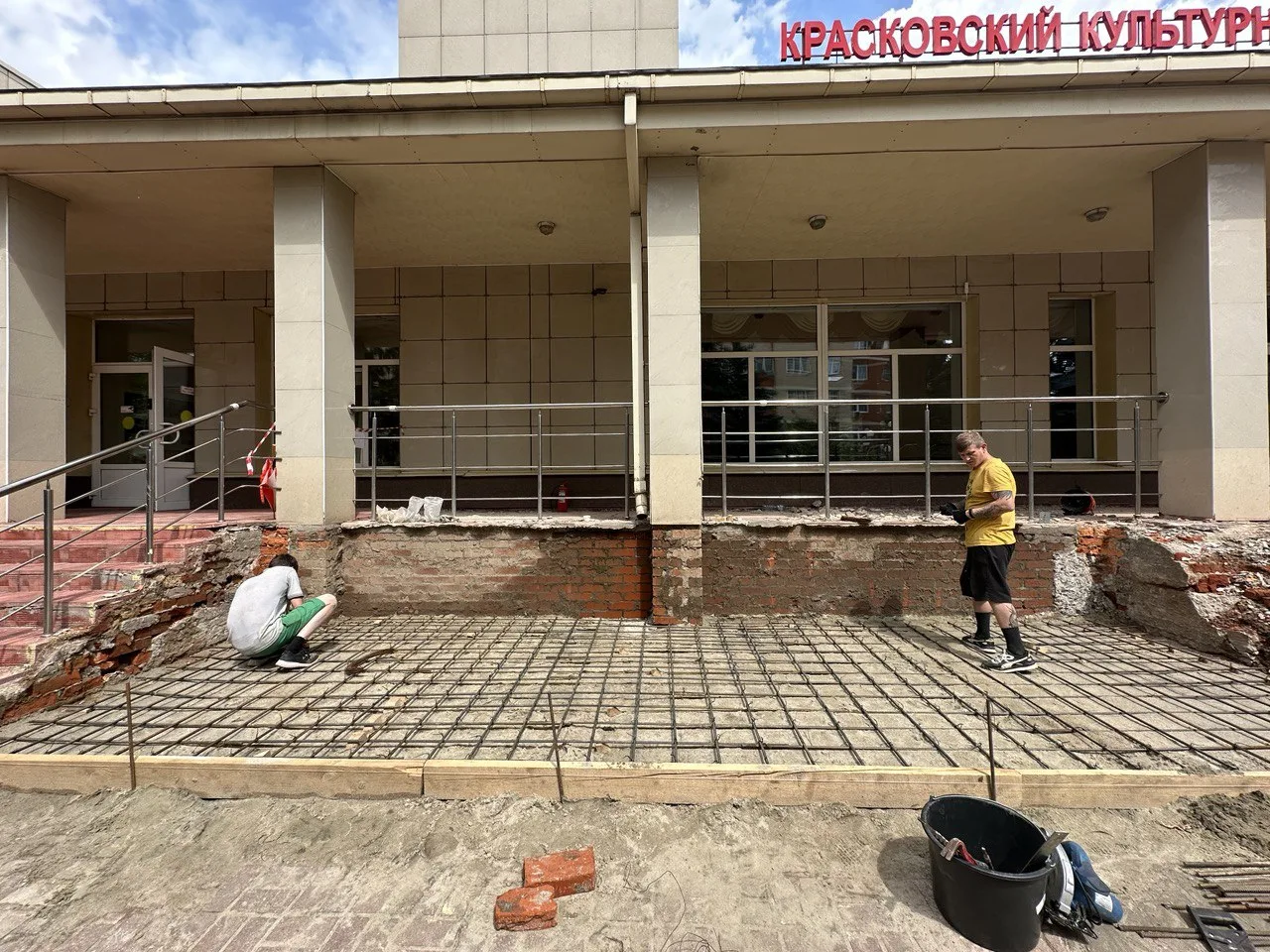 В Красковском культурном центре начались работы по ремонту ступеней и облицовке цоколя здания