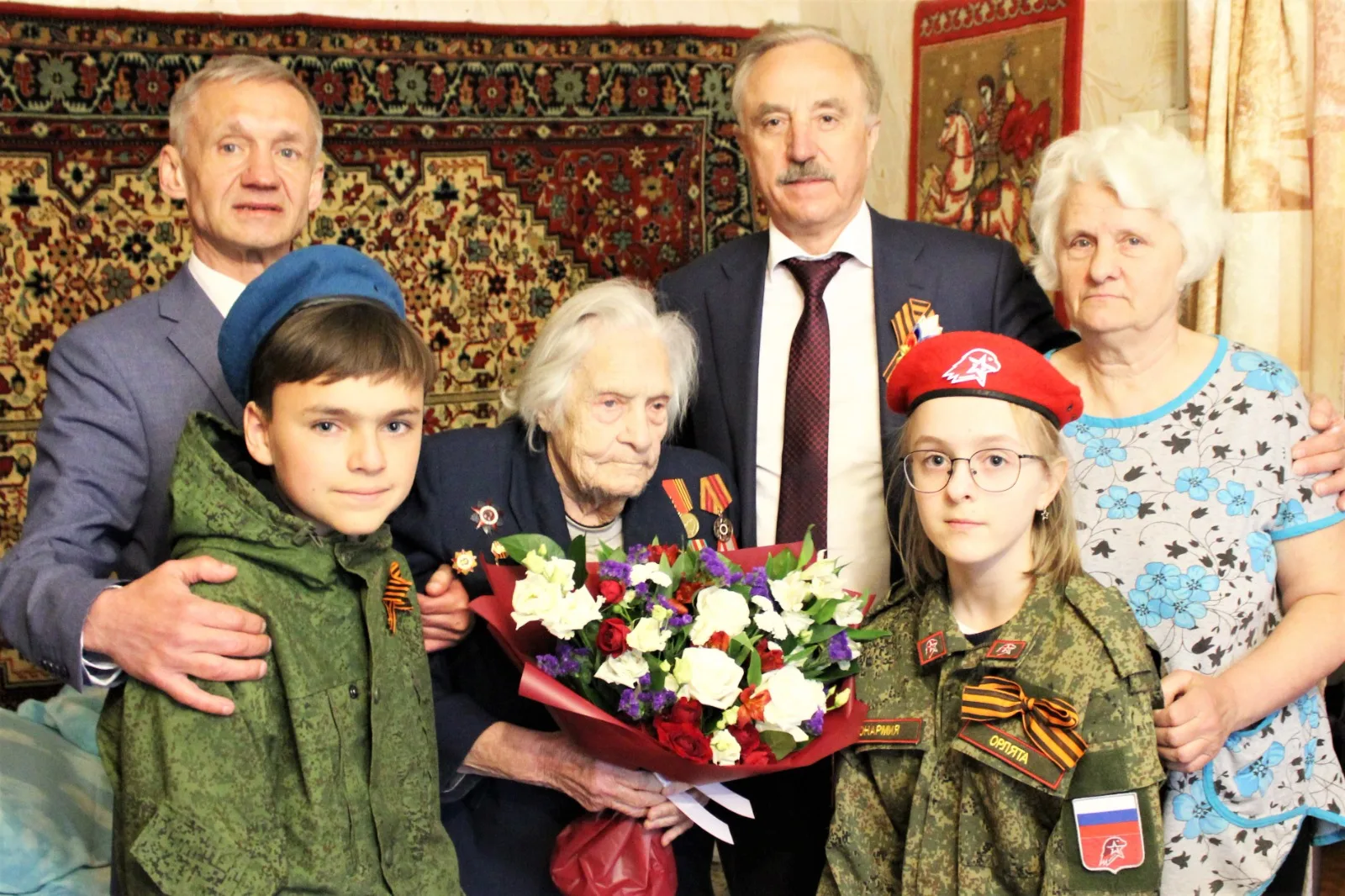 Владимир Ружицкий поздравил фронтовиков с наступающим Днём Победы