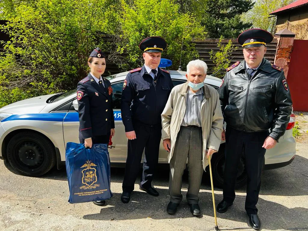 Полицейские Люберец поздравили с Днем Победы ветеранов ОВД – участников ВОВ