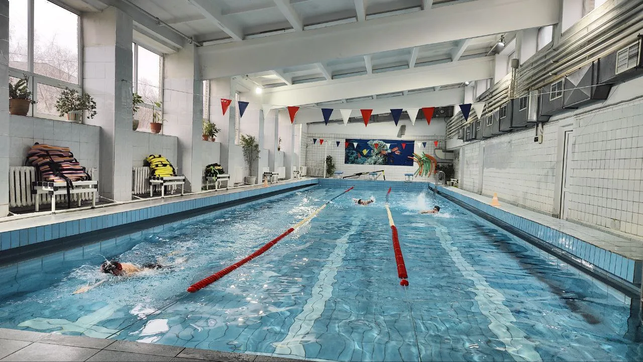 Дзержинские школьники выполнили нормативы ГТО по плаванию