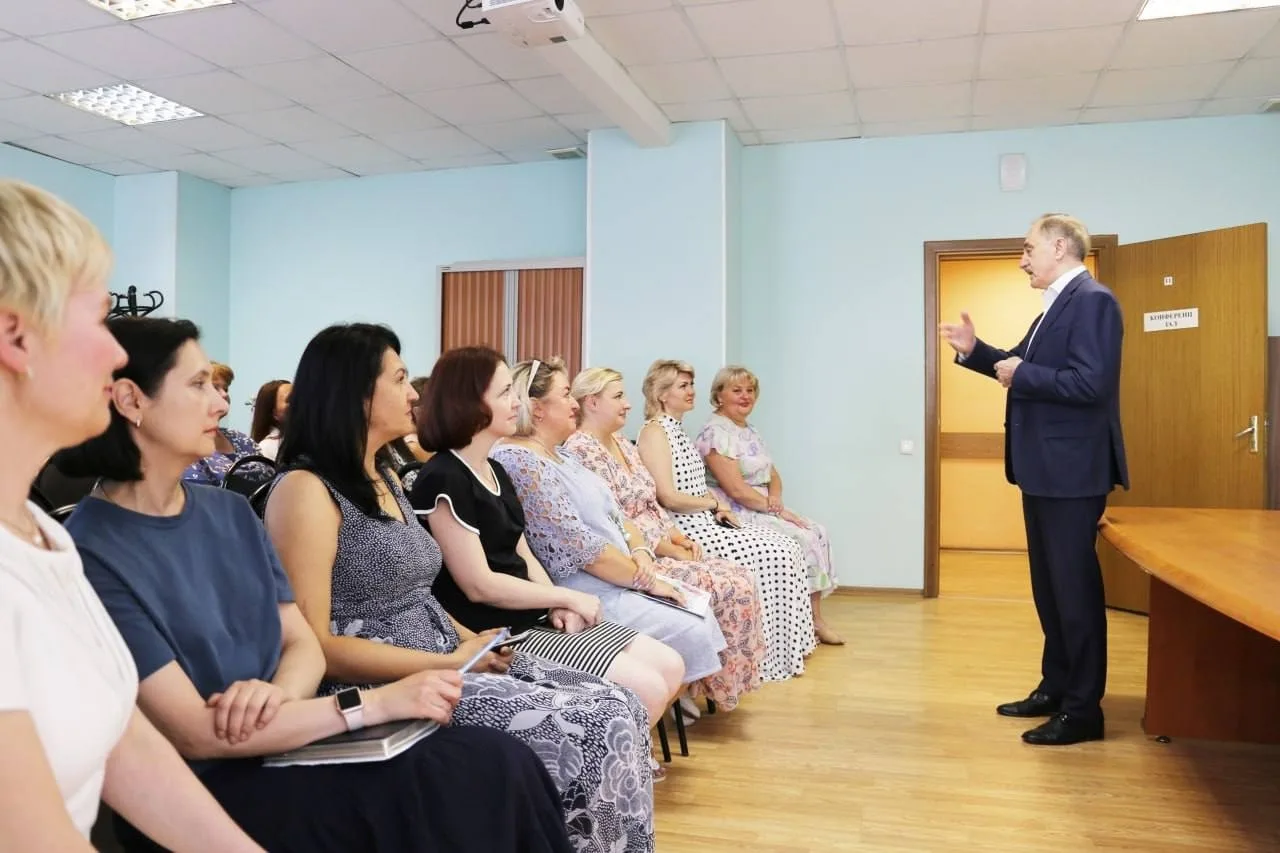 Владимир Ружицкий встретился с коллективом управления образования Люберец