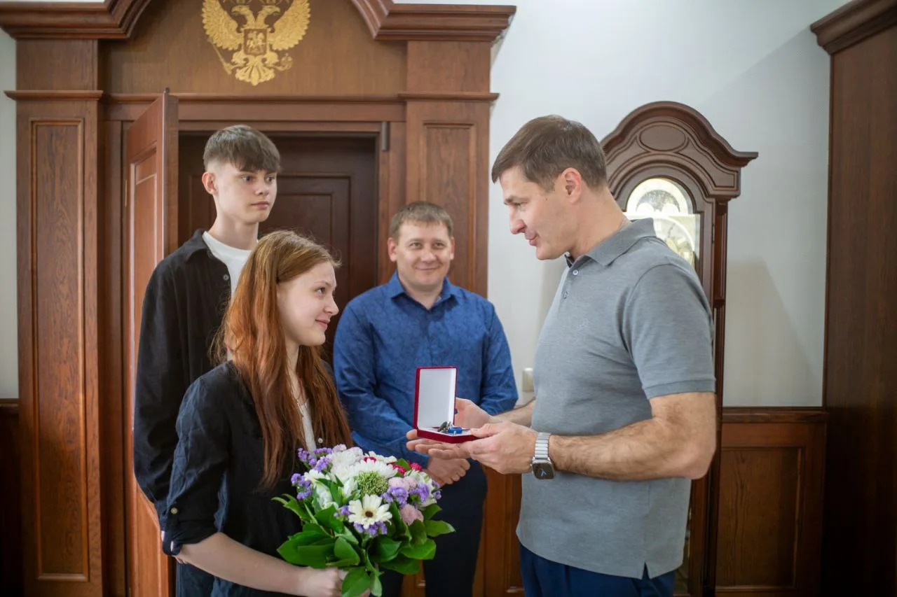 Ключи от трёх квартир вручили детям-сиротам в Люберцах