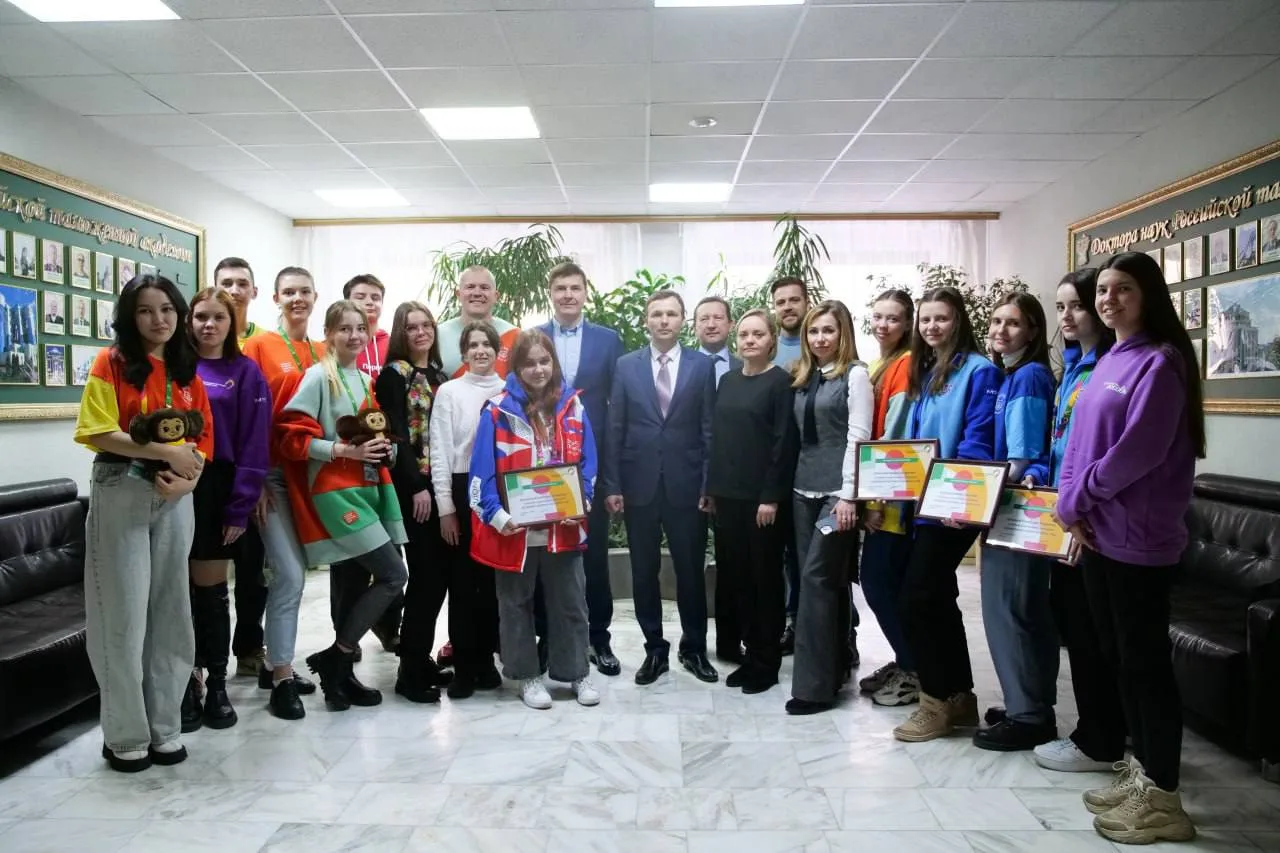 Владимир Волков встретился с участниками Всемирного фестиваля молодёжи-2024 из Люберец