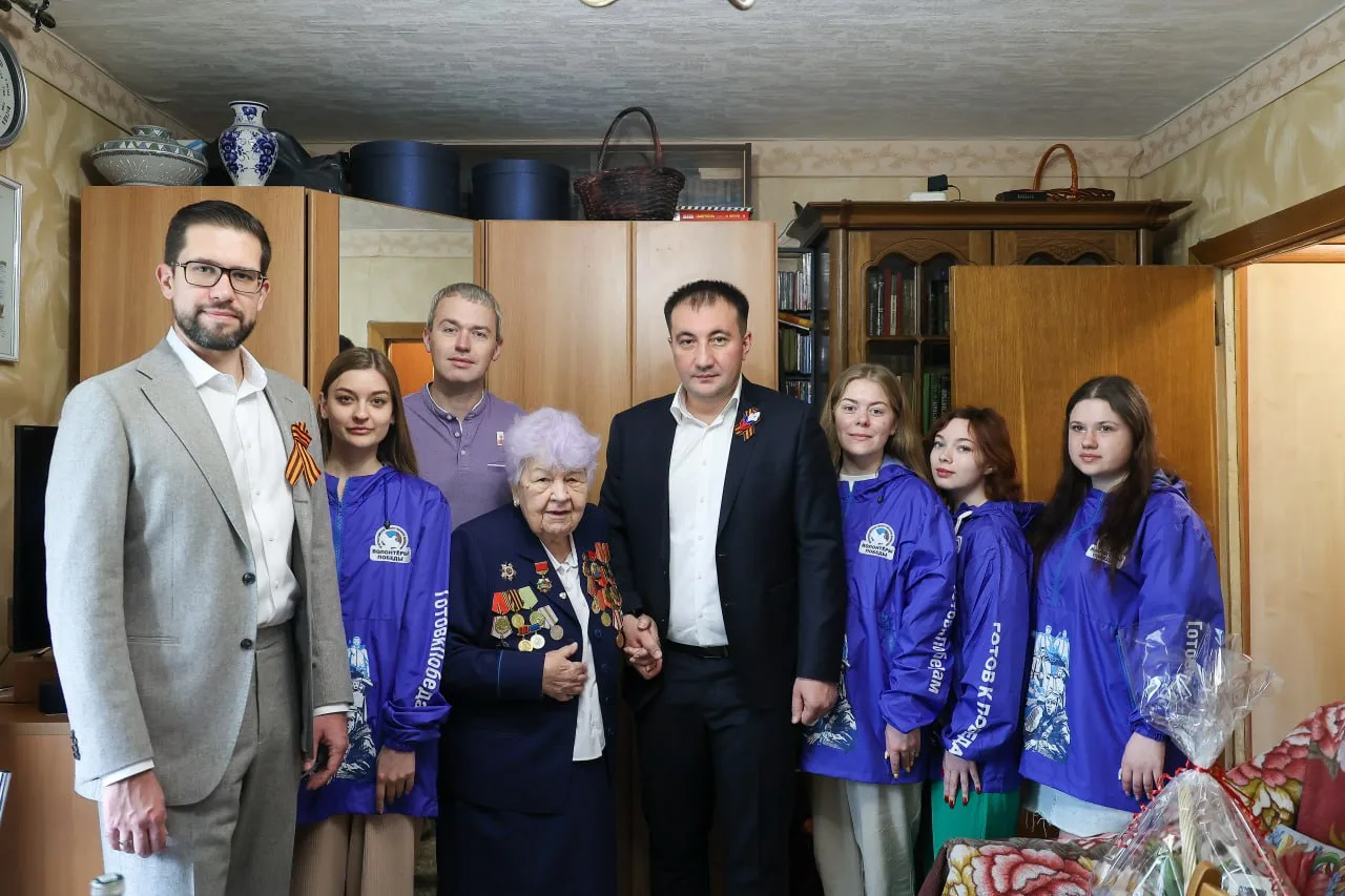 Участнику Великой Отечественной войны из города Дзержинский городского округа Люберцы вручили нагрудный знак «Почетный гражданин»