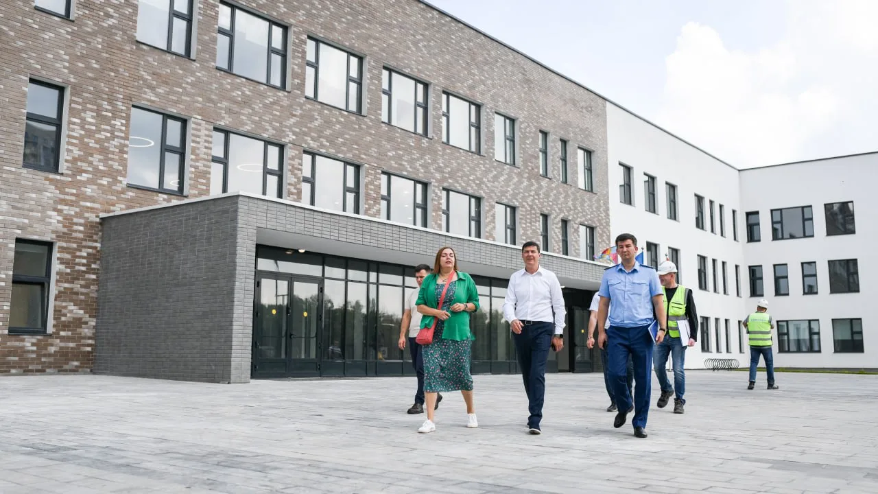 Владимир Волков проверил готовность двух новых школ  к учебному году