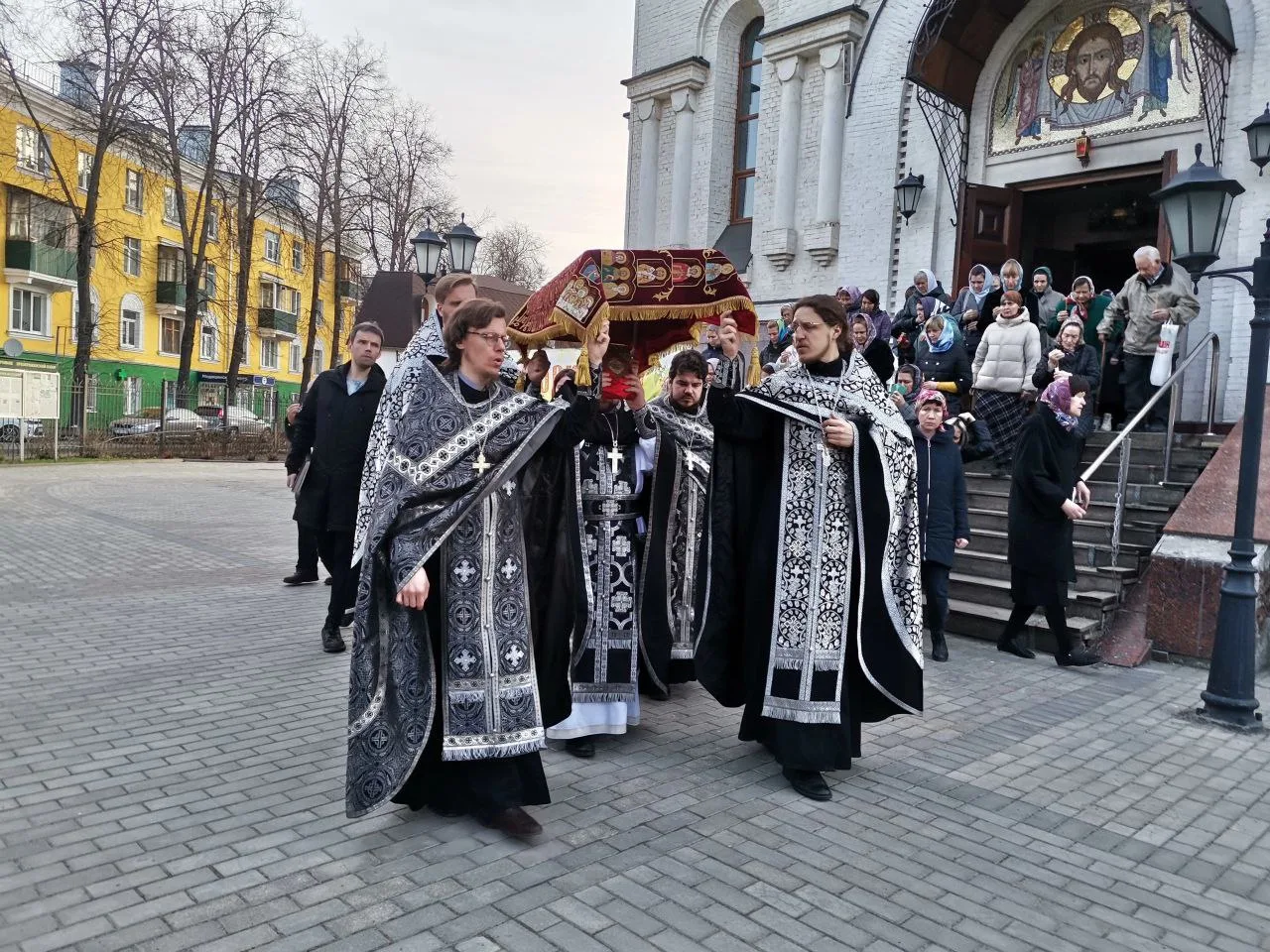 Вынос Плащаницы состоится в храмах Люберец в Великую пятницу