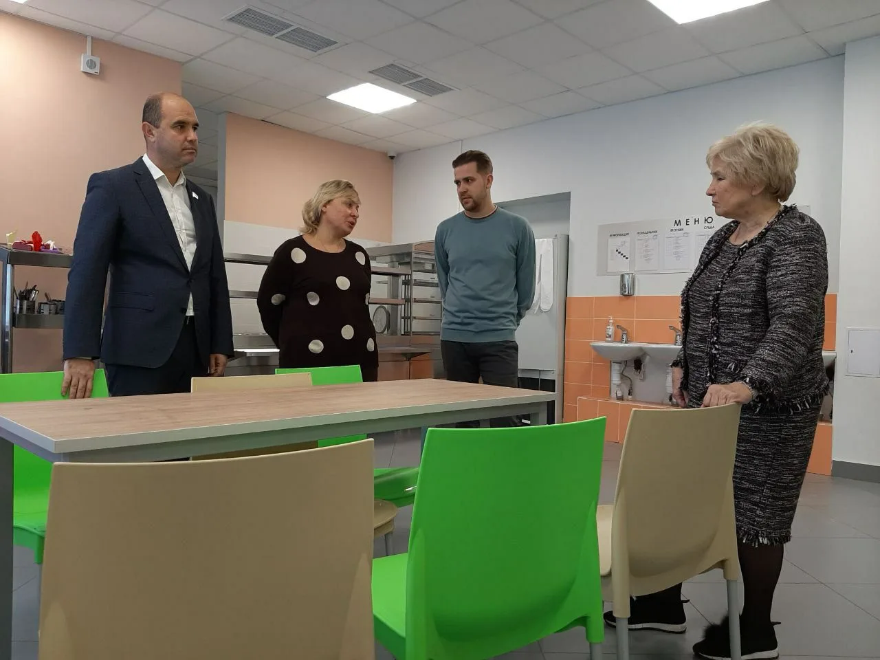 Депутат Мособлдумы проверила работу отопления в капитально отремонтированной школе Люберец