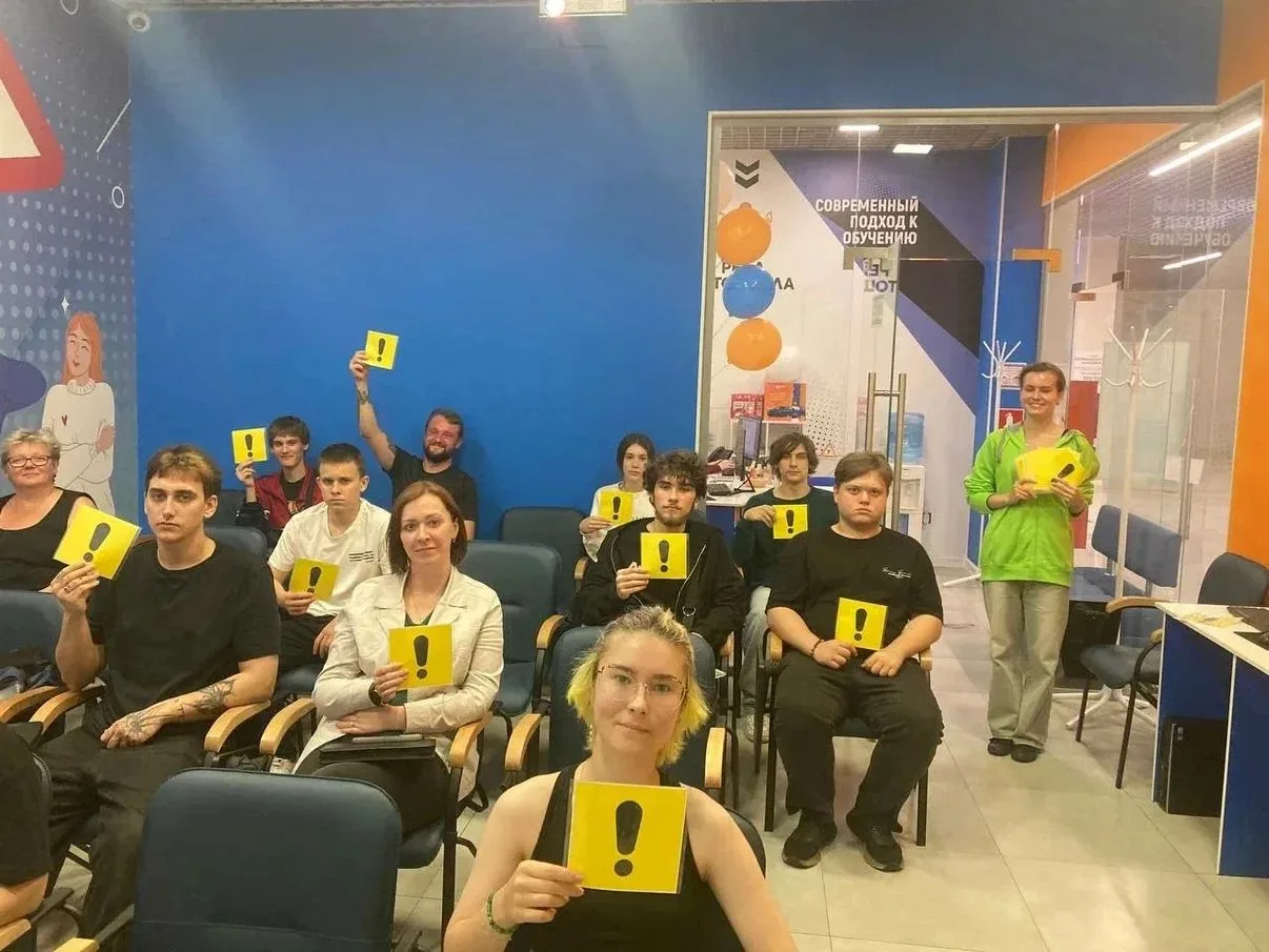 Предвидеть риски на дороге учат будущих водителей в Люберцах