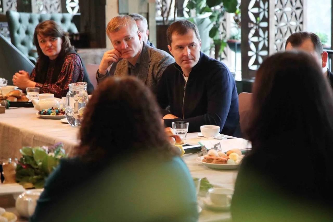 Волков вручил жительницам Люберец благодарности за помощь в подготовке участников СВО