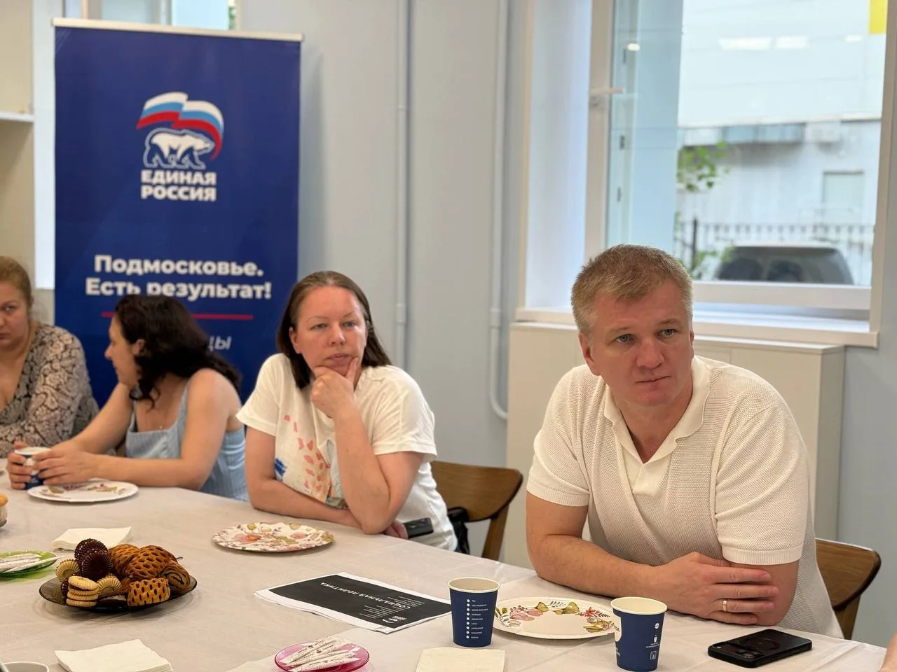 Представители «Единой России» поздравили сообщество «Люберецкая особенная мама» с 5-летием