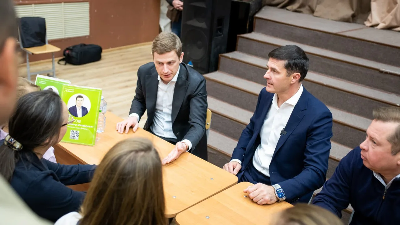 Владимир Волков и Василий Кузнецов ответили на вопросы жителей Люберец во время встречи