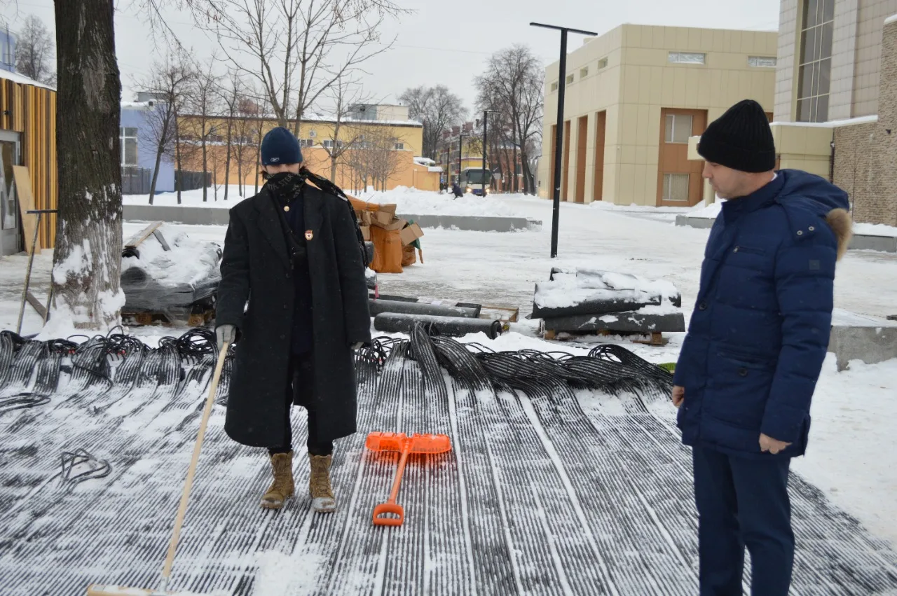 Депутат Люберец проверил обустройство нового катка