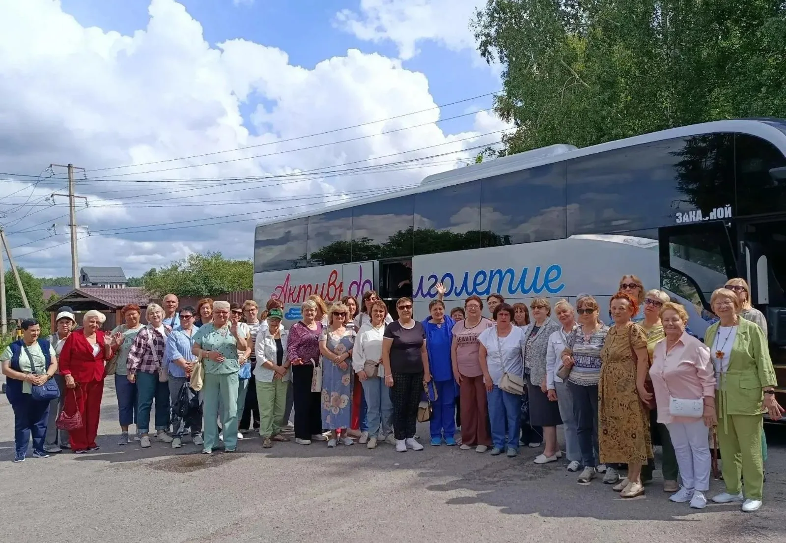 Экскурсию на Жостовскую фабрику декоративной живописи организовали для участников «Активного долголетия» из Люберец