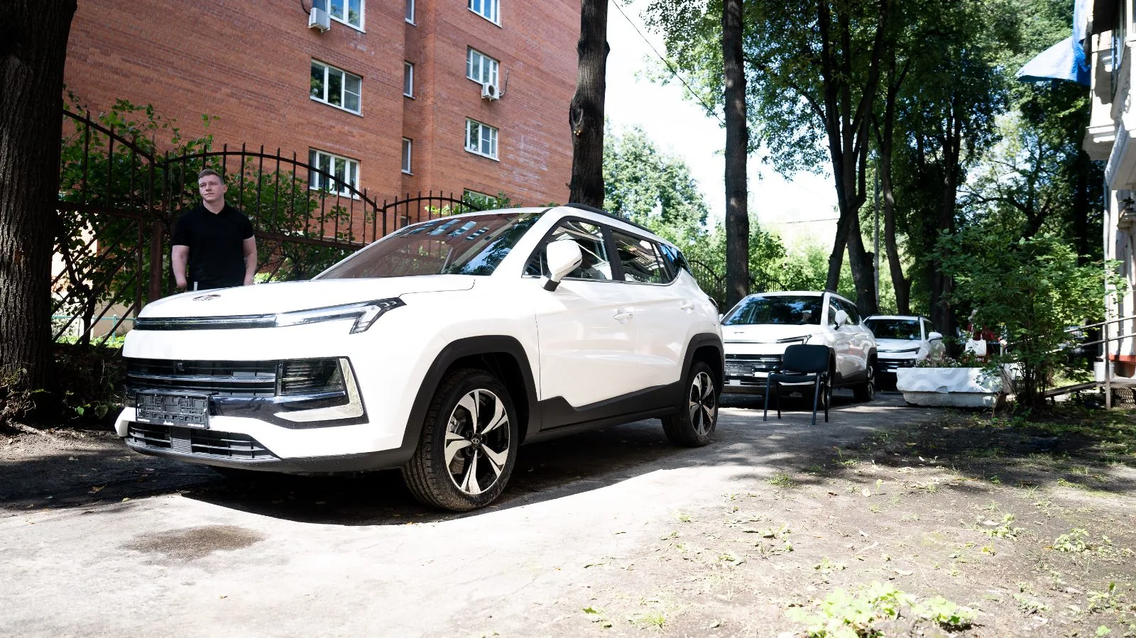 Ключи от автомобиля с ручным управлением передали участнику СВО из Люберец