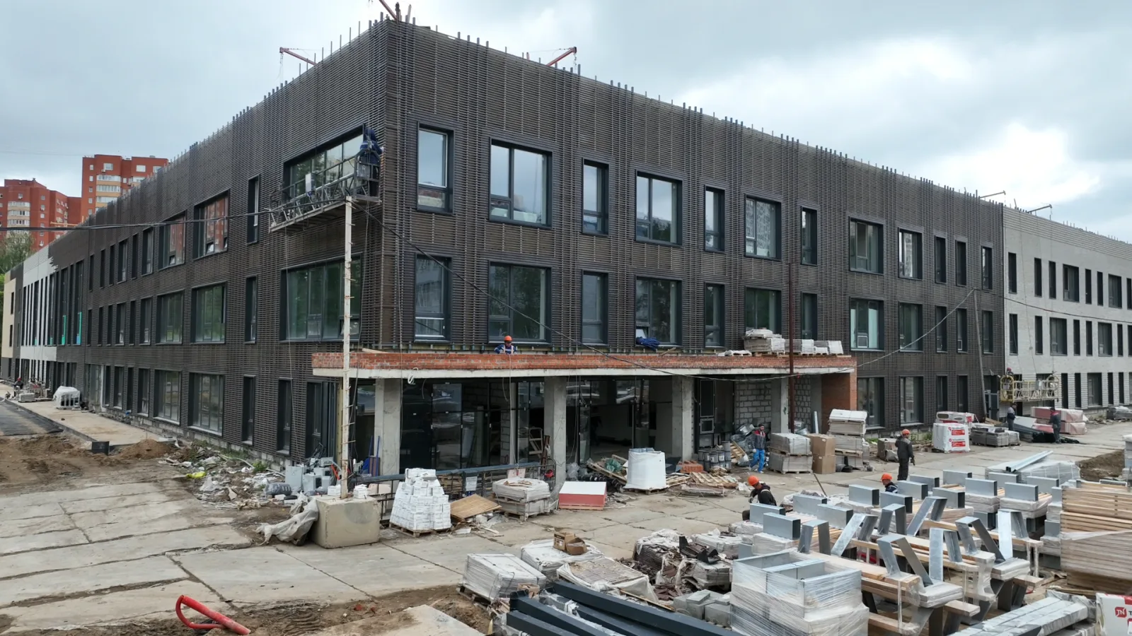 В школе на 1500 мест в Люберцах ведутся отделочные работы и устанавливается оборудование