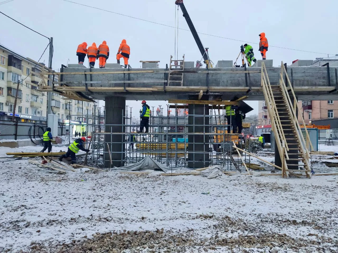 В Люберцах приступили к монтажу балок пролёта путепровода на Октябрьском проспекте