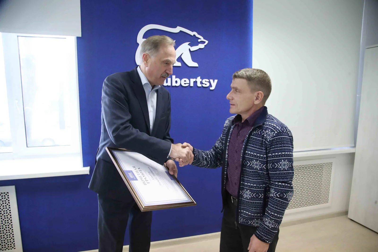 Владимир Ружицкий поздравил старейшего члена партии из Люберец с Днём рождения «Единой России»