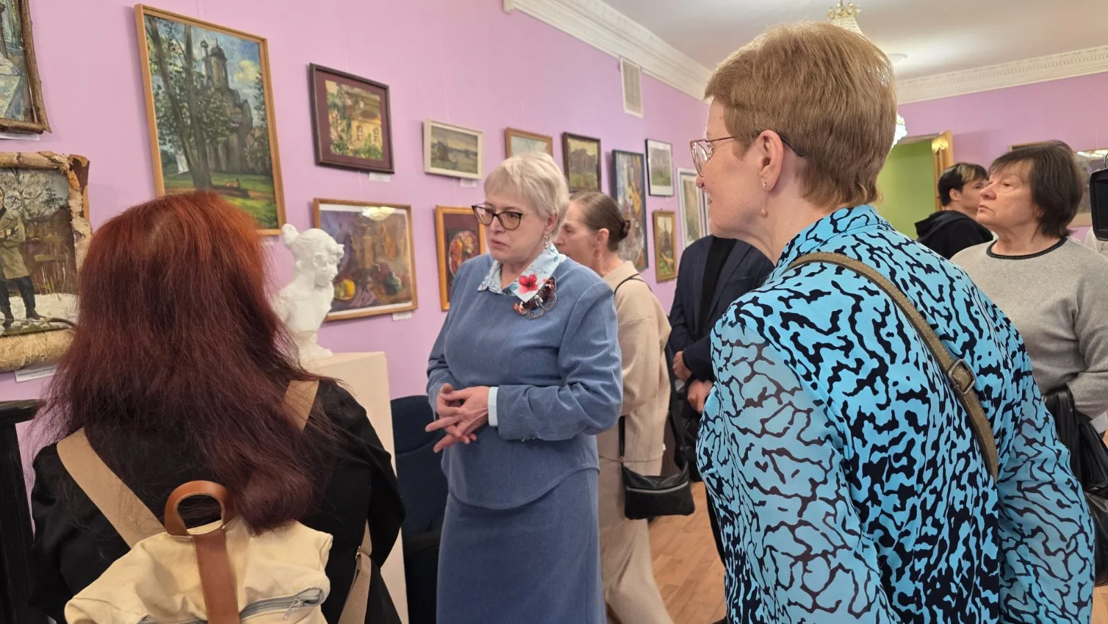 Выставка «В поисках синей птицы» открылась в Дзержинском городского округа Люберцы