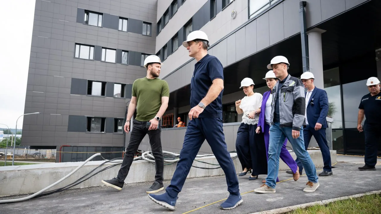 Поликлинику на 500 посещений в смену в поселке Октябрьский планируют ввести в эксплуатацию в сентябре 2025 года