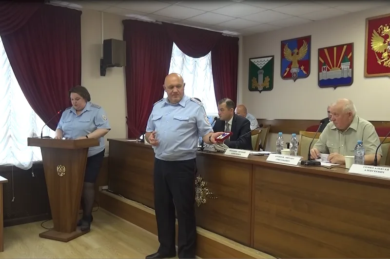 Полицейским Люберец вручили грамоты и медали по итогам работы на полгода