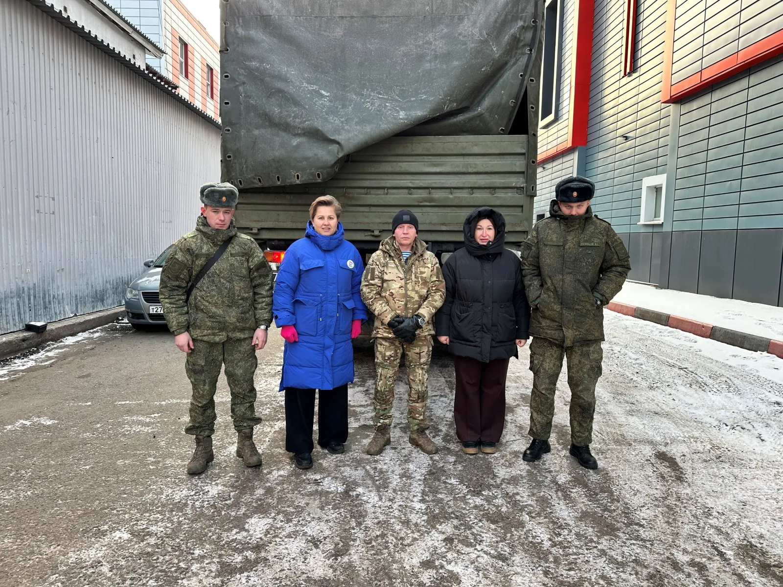 Сторонники «Единой России» отправили детям военнослужащих 500 новогодних подарков и гуманитарный груз к праздникам