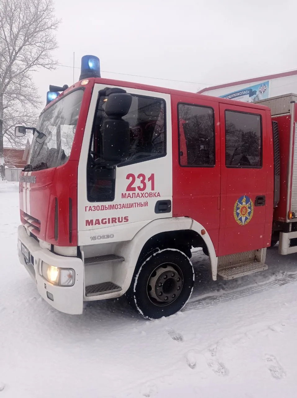 Спасатели Люберец освободили из запертой квартиры пожилую женщину, которую придавило шкафом