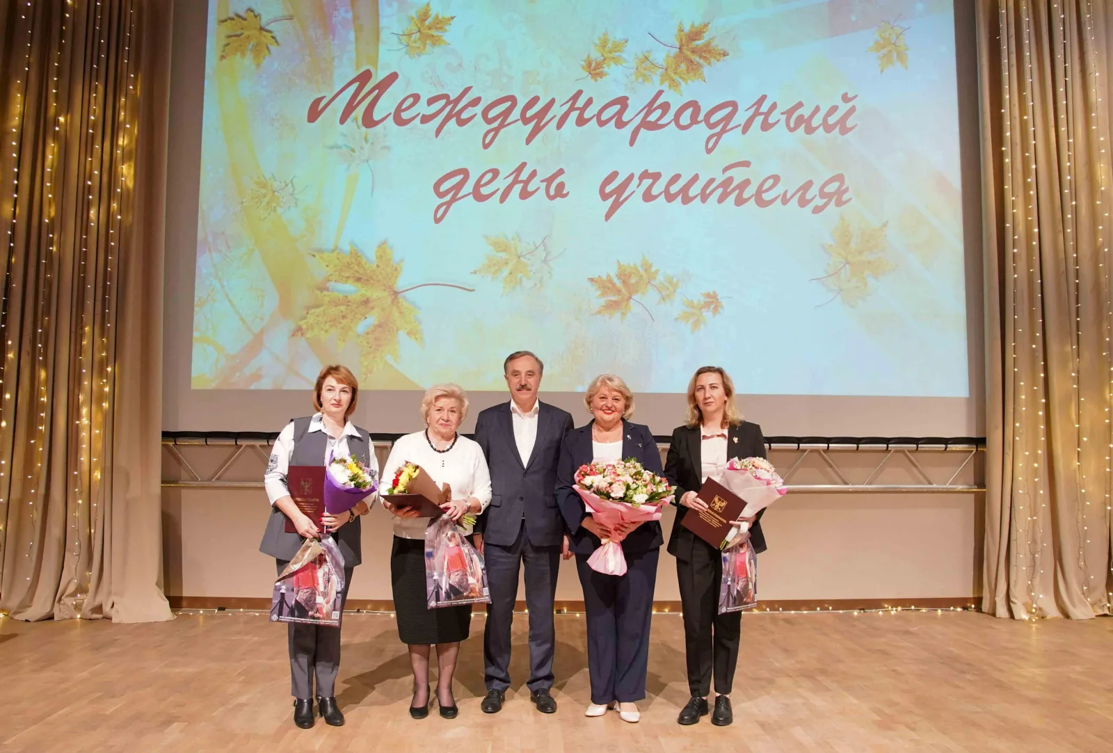 Владимир Ружицкий поздравил педагогов Люберец с Днем учителя