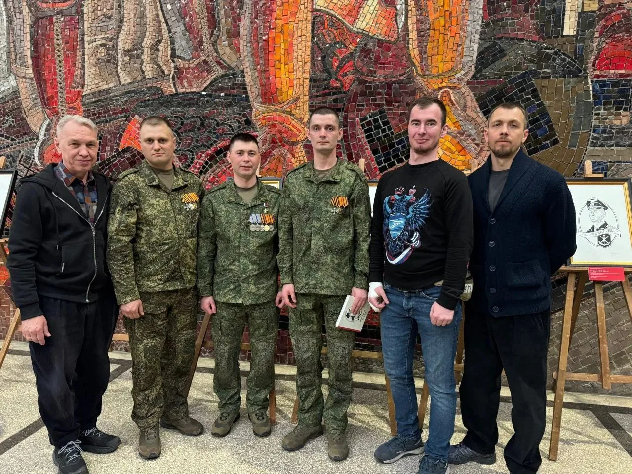 Выставку «Герои Отечества» посетил ветеран СВО Люберец