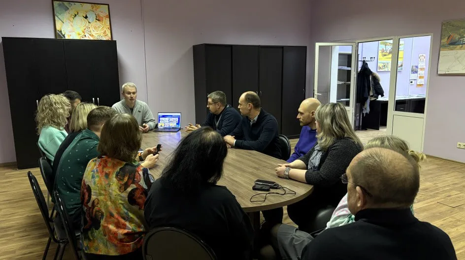 Владимир Харламов отчитался о проделанной работе на встрече с сотрудниками фирмы «ФОБОС»