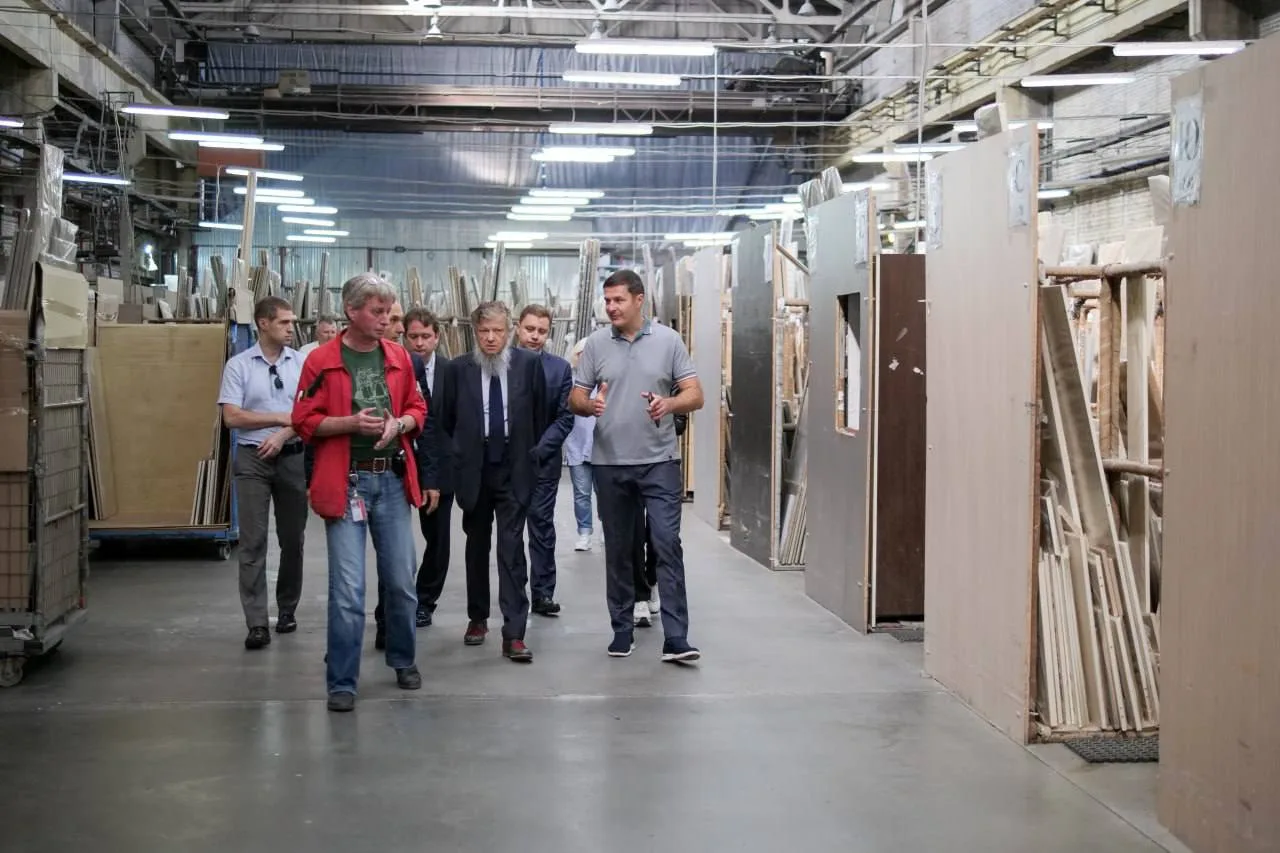 Владимир Волков ознакомился в Люберцах с производством корпусной мебели