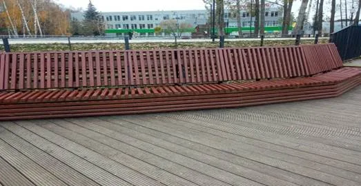 В парке Люберец отремонтировали лавочки на смотровой площадке