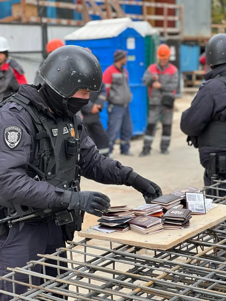 Полицейские призвали жителей Люберец сообщать места пребывания иностранцев