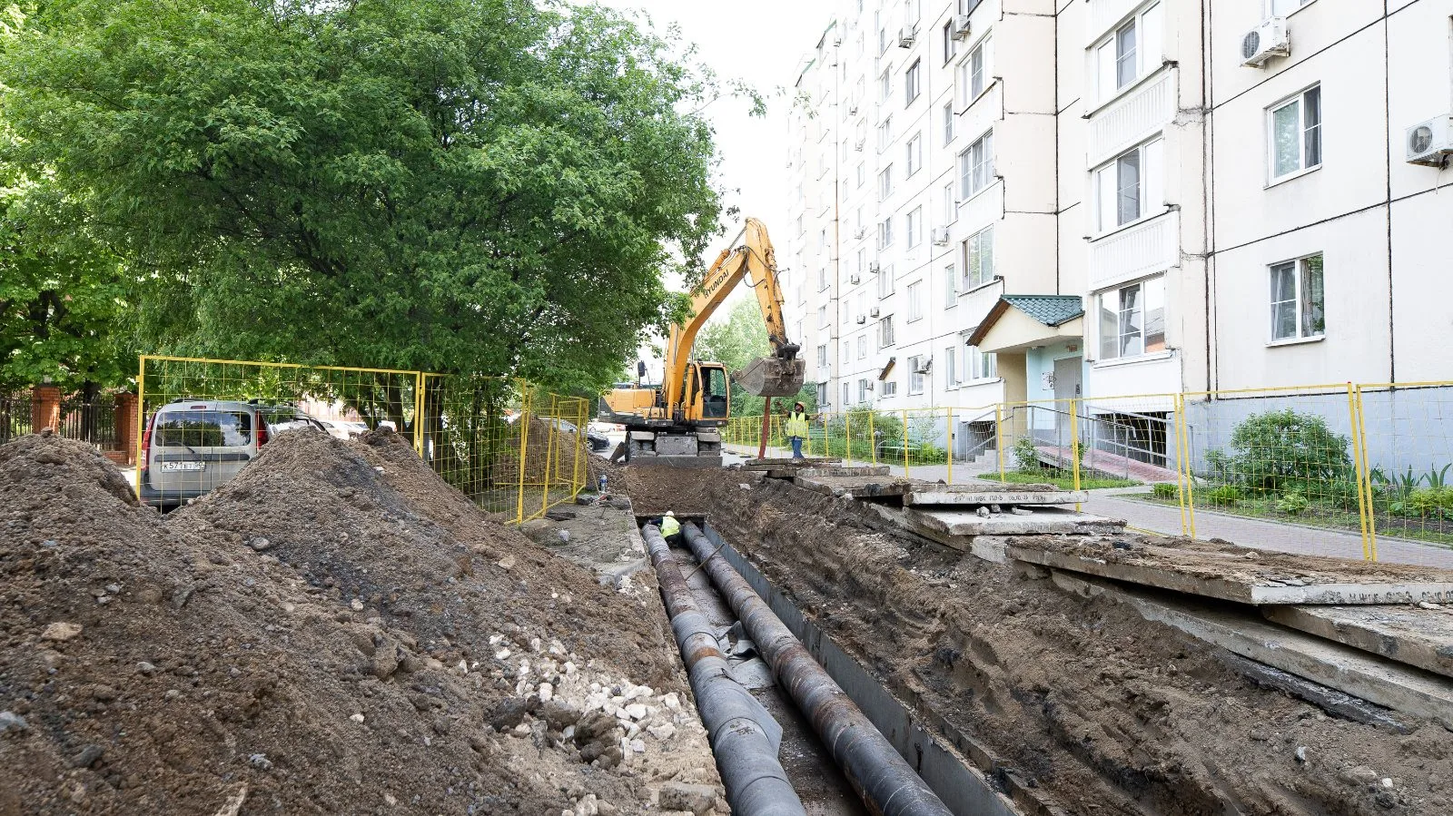 Сразу на четырех участках тепловых сетей в Дзержинском ведется капитальный ремонт