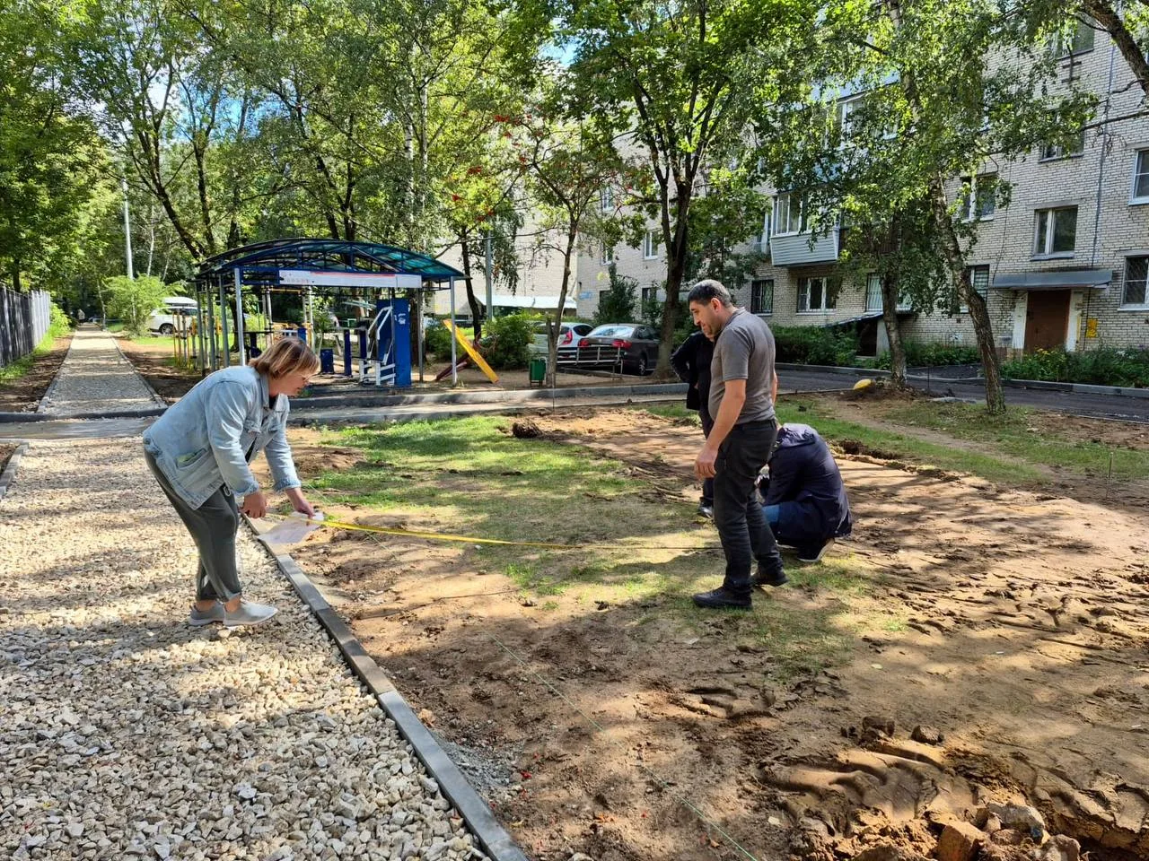 Обустройство сразу трех детских игровых площадок началось в поселке Люберец