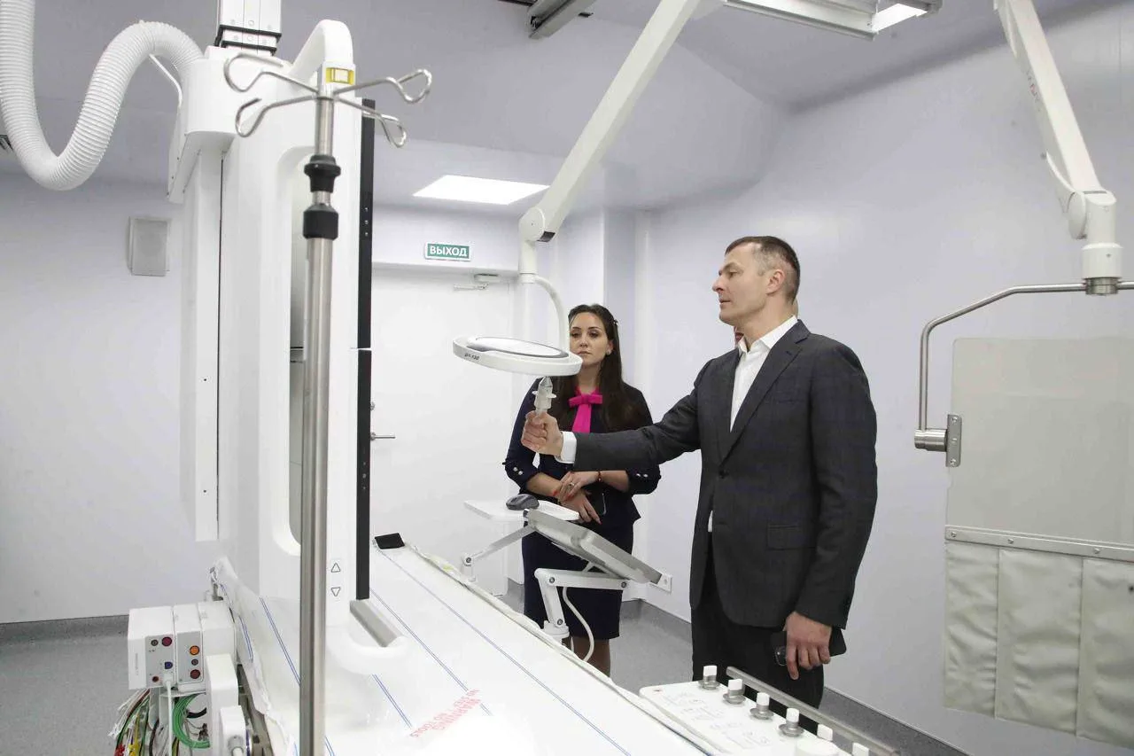 Владимир Волков осмотрел наладочные работы нового оборудования в больнице Люберец