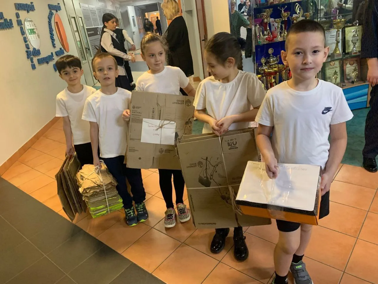 Более 800 килограммов макулатуры собрали школьники Люберец за две недели
