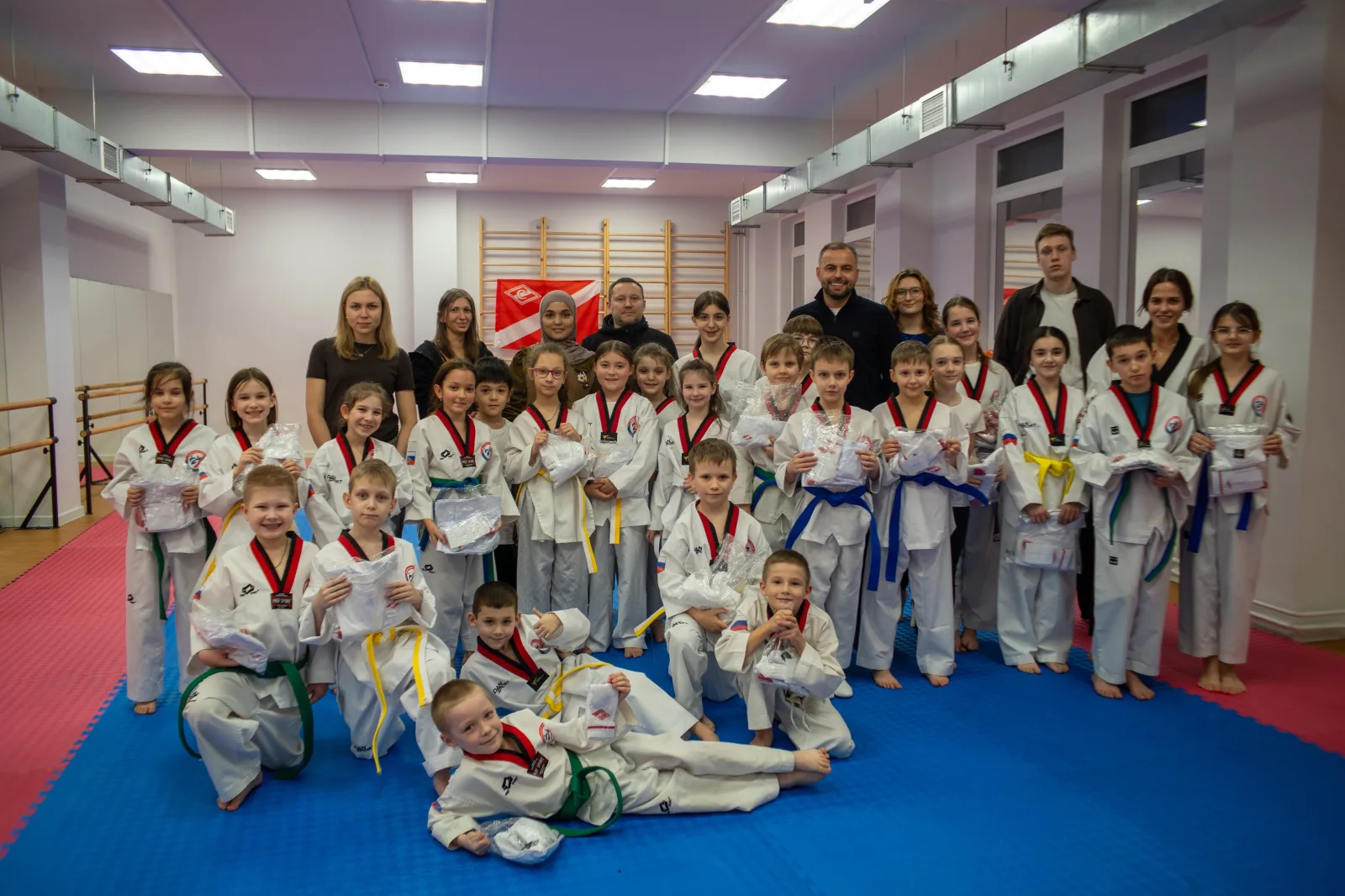 Депутат Люберец Дмитрий Кудинов посетил открытую тренировку по тхэквондо ВТФ