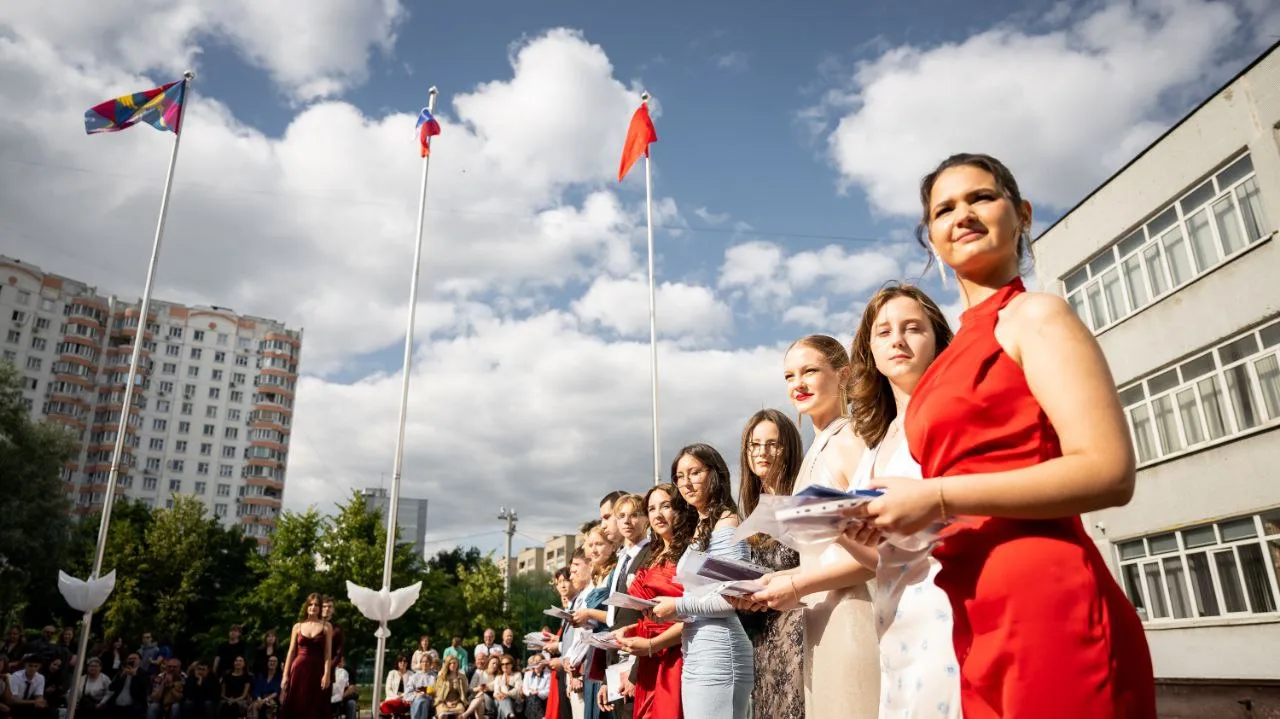 Более 300 выпускников Люберец окончили школу с медалями